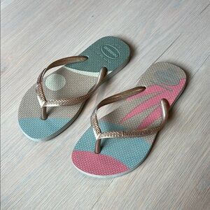 Havaianas Multicolor Flip Flops with Gold Straps youth size 33/34